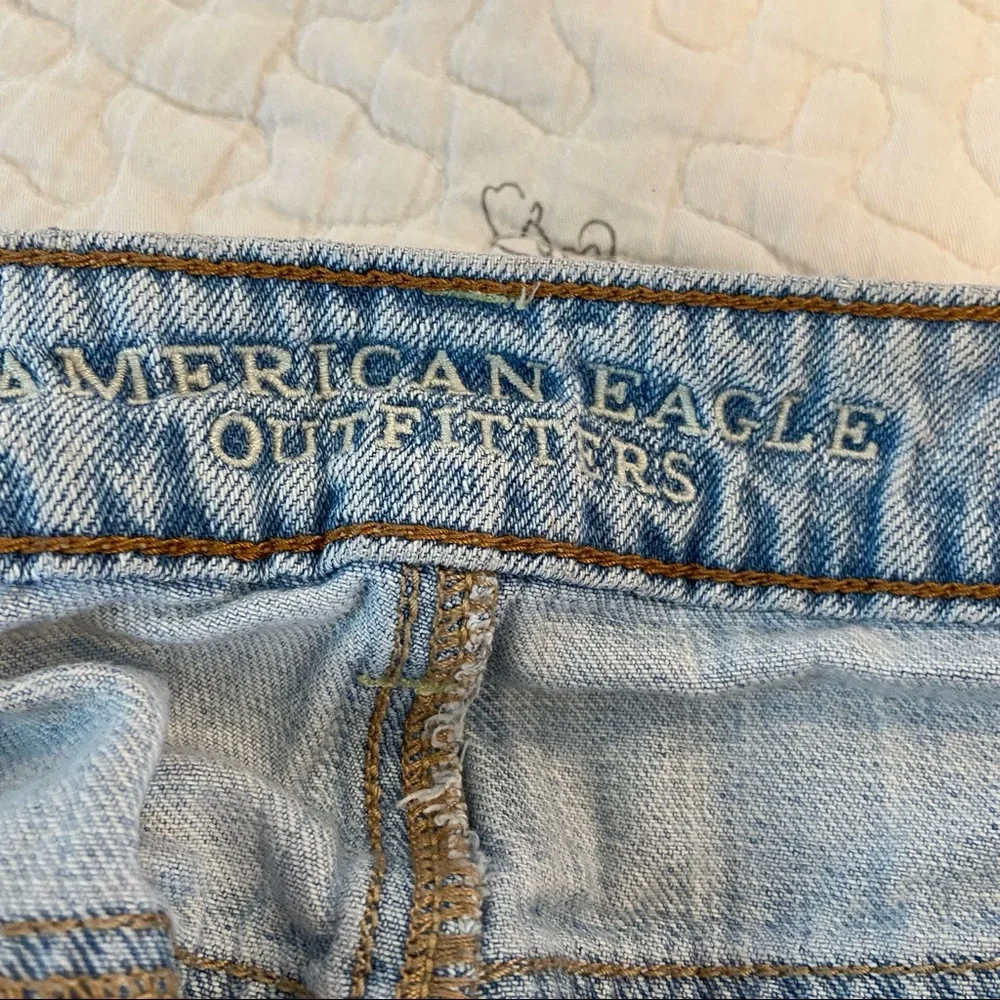 AMERICAN EAGLE Hi-Rise Festival Distressed Denim Shorts Blue Crochet Size 4